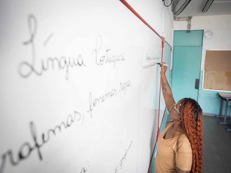 Com mais aulas de português, SP avançam no Saresp