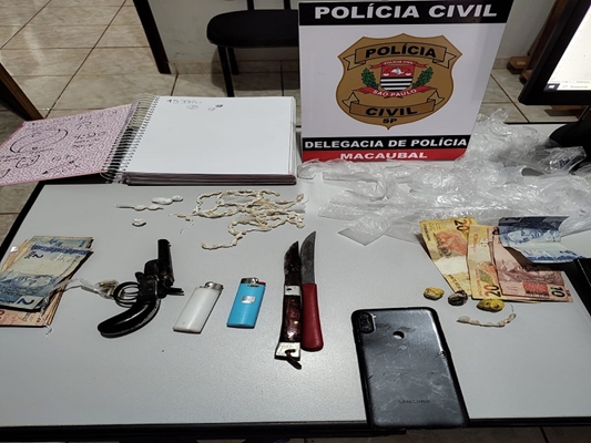 Polícia Civil flagra adolescentes com drogas em Macaubal