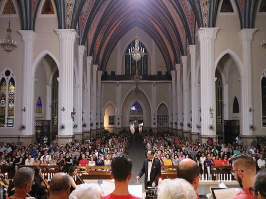 Concerto de Natal lota a Catedral de Votuporanga 