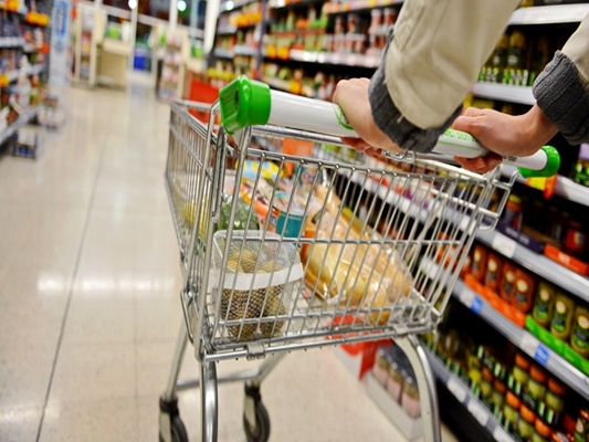 Supermercados têm horário ampliado e novas atividades liberadas
