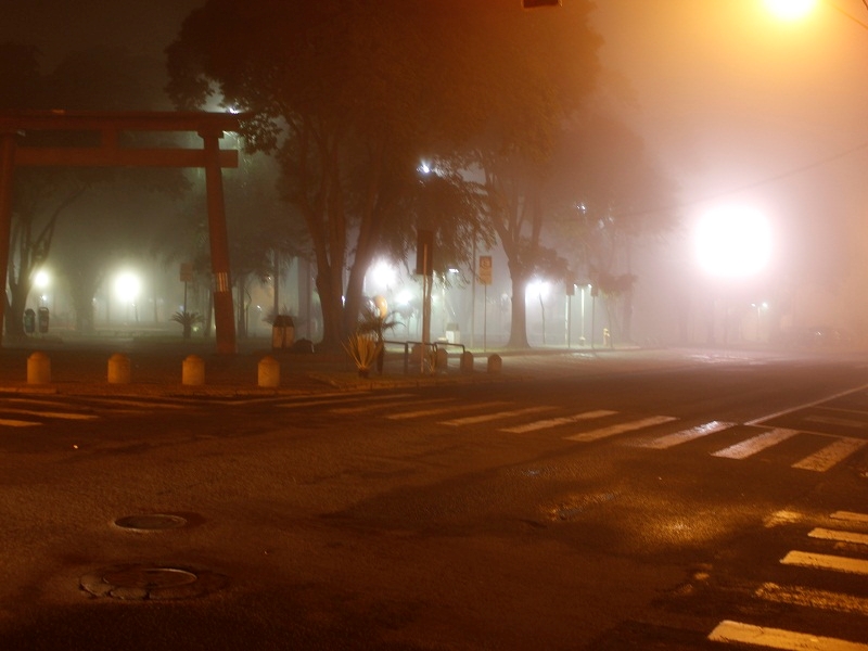 Clique feito na Praça São Bento durante neblina