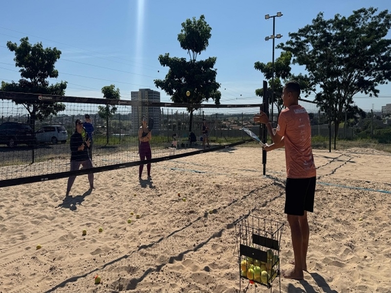 Prefeitura abre novas turmas gratuitas de Beach Tennis