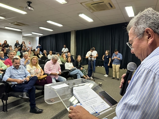 Carlão Pignatari participa do lançamento do FLIV 2024