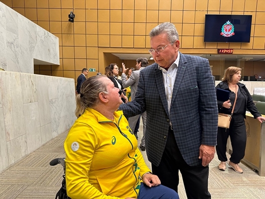 Carlão Pignatari participa de homenagem a atletas paralímpicos na Alesp