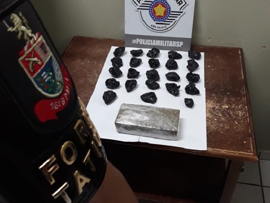 Polícia Militar prende traficante com tijolão de maconha
