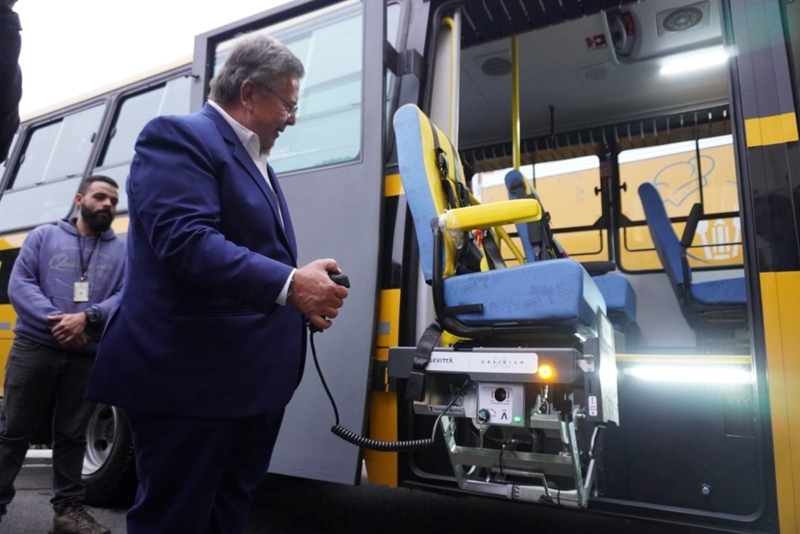 Carlão Pignatari conquista ônibus para mais 17 cidades 