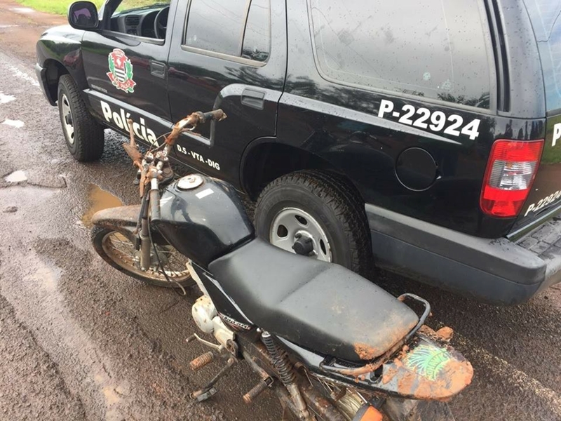 Moto furtada em Votuporanga e recuperada na Estrada do 27 