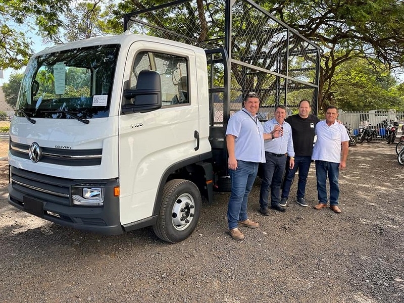 Valentim Gentil recebe caminhão do Governo de São Paulo