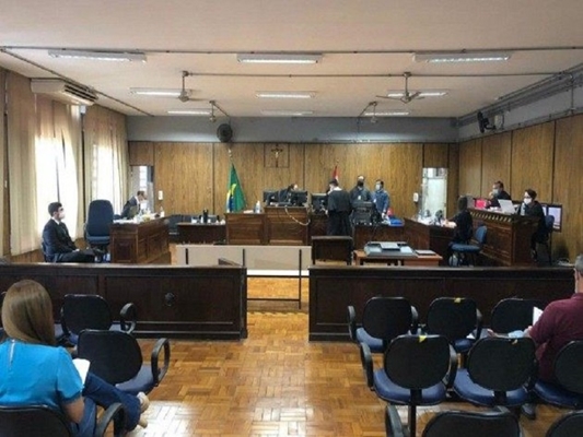 Salão do Júri de Rio Preto durante preparativos para o julgamento (Foto-Guilherme Baffi- Diário da Região)