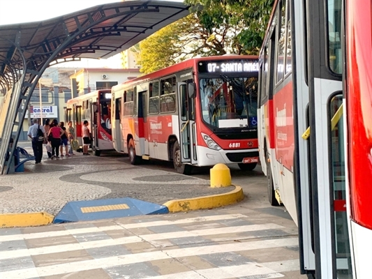 Prefeitura disponibiliza ônibus