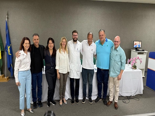 Santa Casa de Votuporanga apresenta novo microscópio cirúrgico 