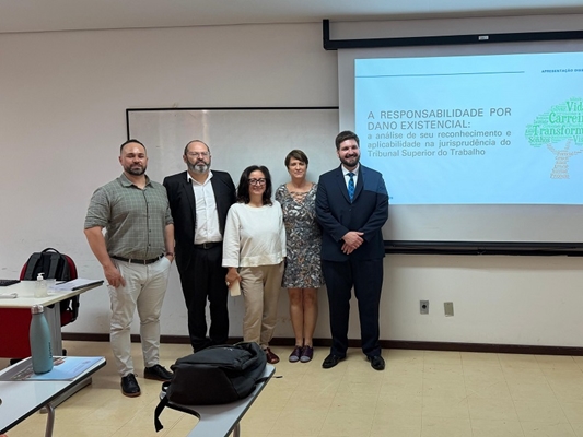 Docente de Direito recebe título de mestre na USP