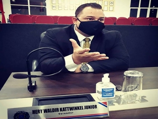 Justiça anula cassação do ex-vereador Hery Kattinwinkell