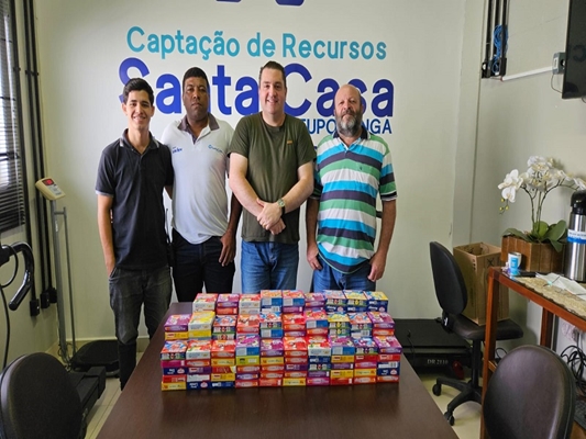 Igreja Ministério do Belém no Colinas entrega gelatina à Santa Casa