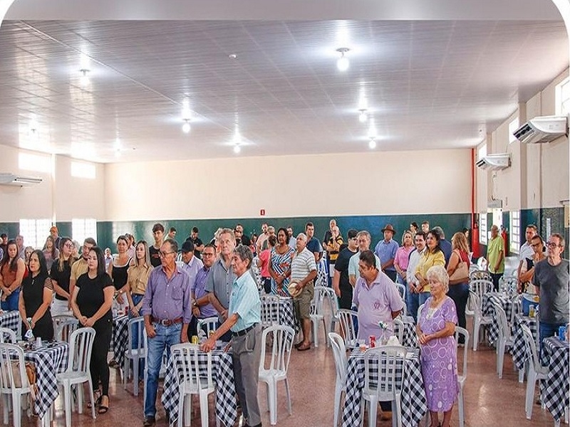 Álvares Florence promove o 6º Almoço e Leilão de Gado 