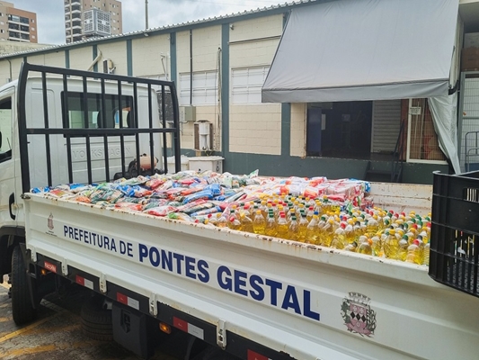 Pontes Gestal arrecada toneladas de alimentos para Santa Casa