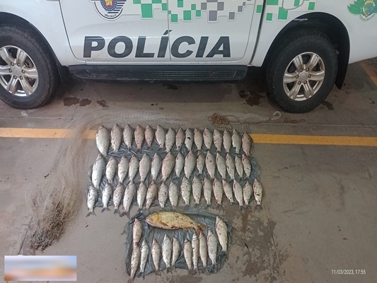 Polícia Ambiental pega pescadores com tarrafa no São José