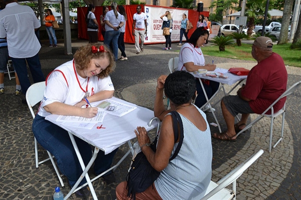 Dia Mundial da Luta Contra a Aids tem exames tem exames grátis