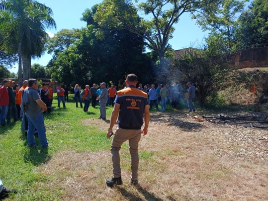 Defesa Civil faz treinamento contra incêndio 