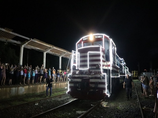 Trem iluminado passa por Votuporanga na quarta-feira (7)