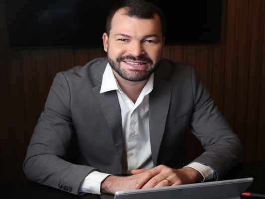 Médico João Ricardo Leão.