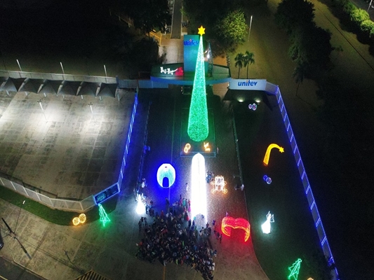 Unifev acende luzes do Natal 2023