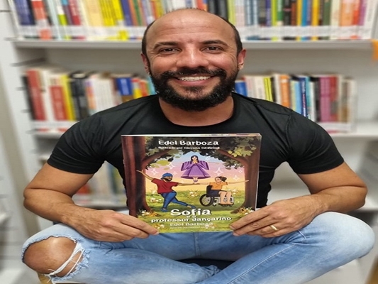 Professor de Votuporanga lança livro no FLIV