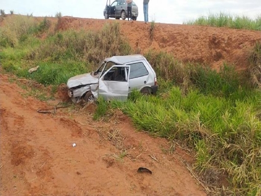 Capotamento deixa jovem ferida em Fernandópolis 