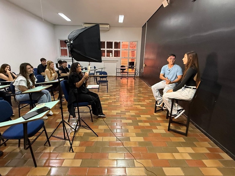 Alunos da Unifev nos bastidores de campanha publicitária