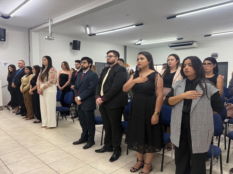 Novos advogados de Votuporanga recebem carteira da OAB