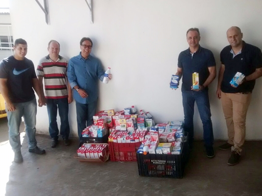 Santa Casa recebe doação de leite obtido em evento religioso no Assary